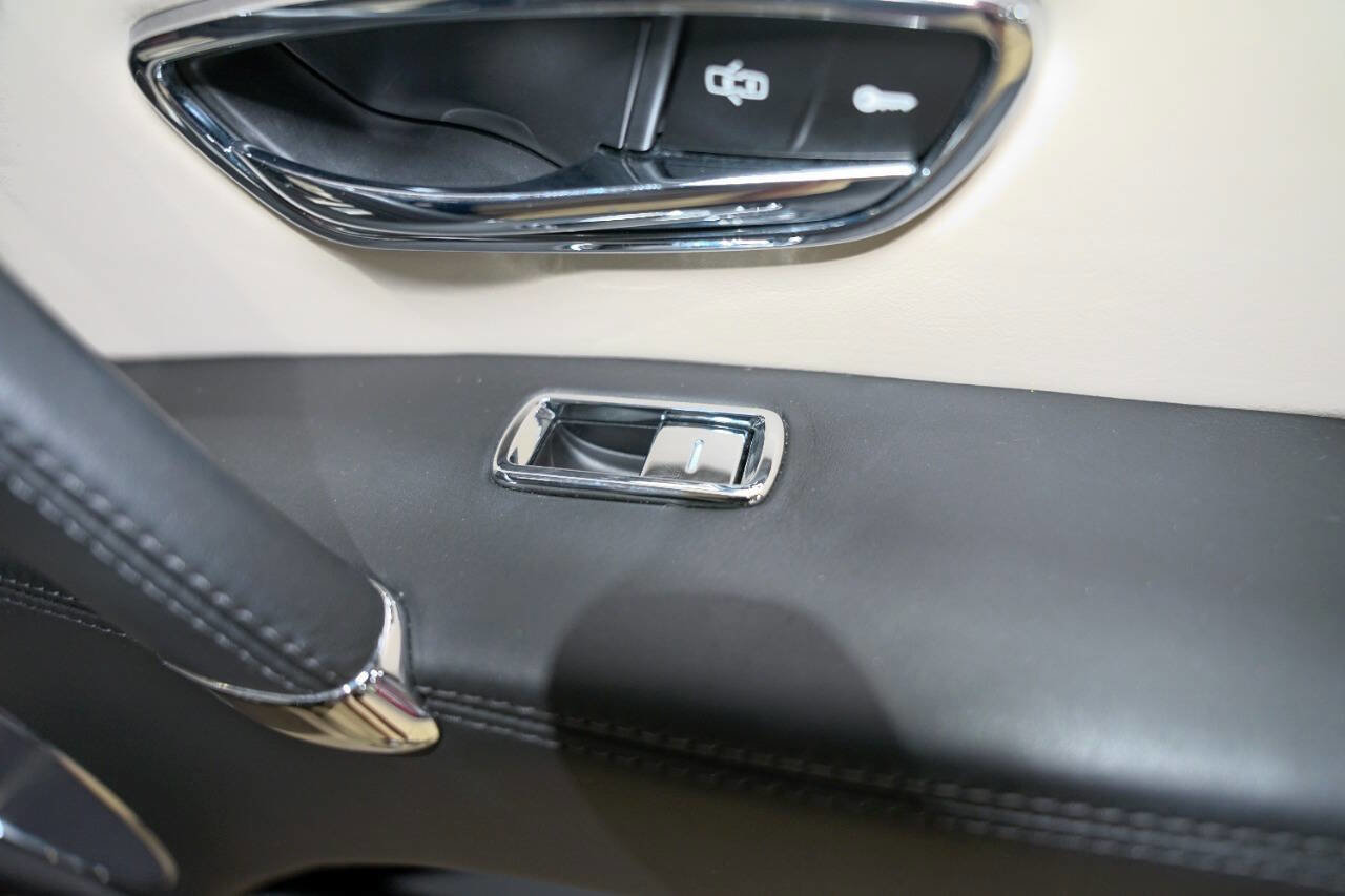 Used 2014 Bentley Flying Spur W12 image 33