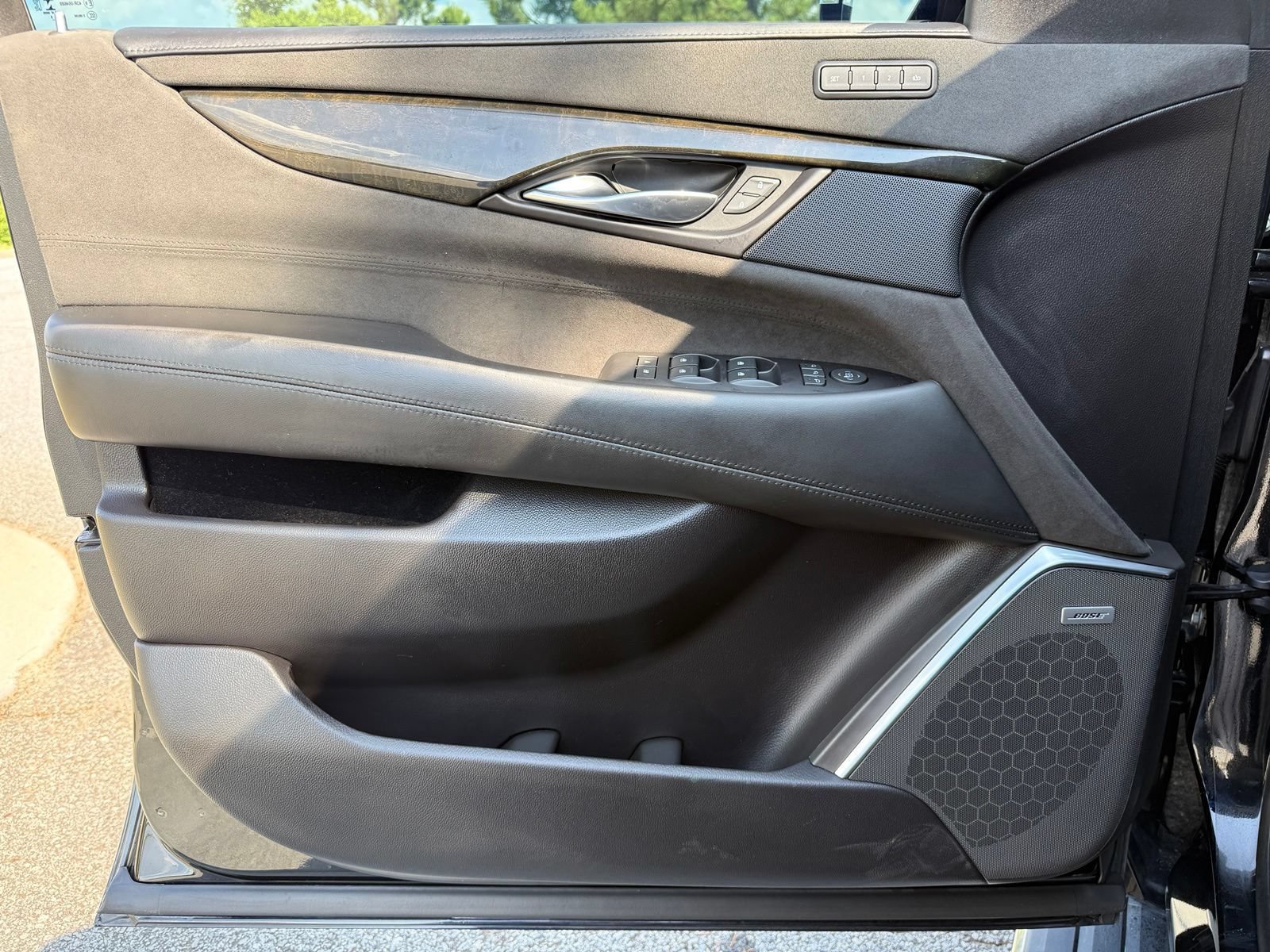 Used 2019 Cadillac Escalade Platinum RWD image 44