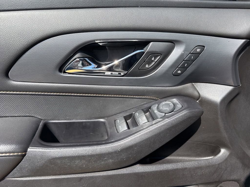 Used 2019 Chevrolet Traverse Premier w/ Redline Edition AWD/4WD image 19