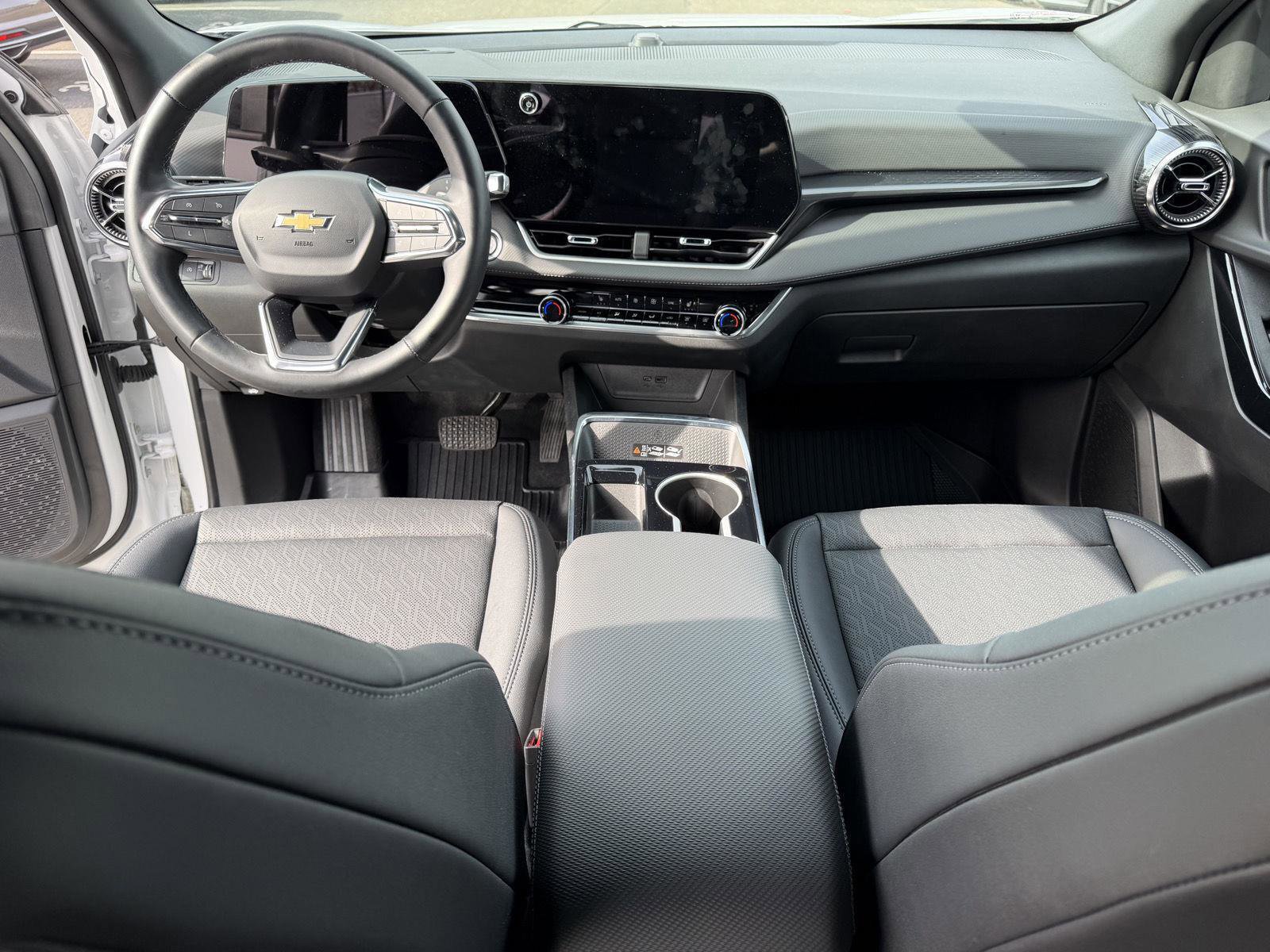 Used 2025 Chevrolet Equinox LT w/ Convenience Package II image 16