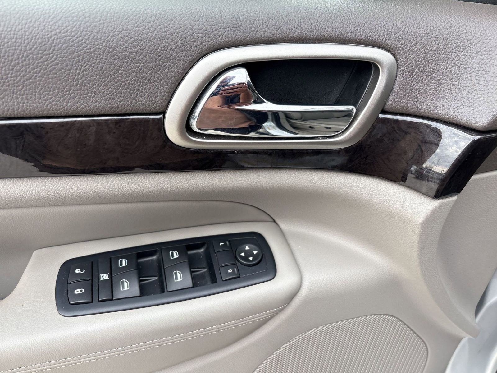 Used 2011 Jeep Grand Cherokee Laredo image 12