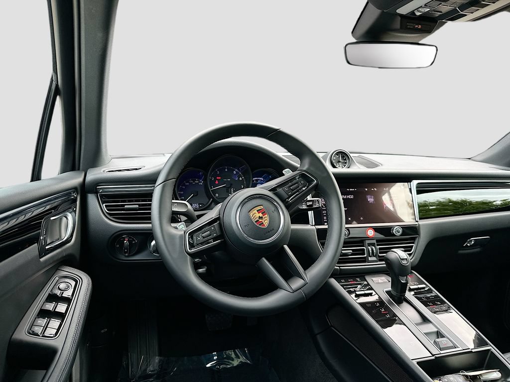 Certified 2026 Porsche Macan AWD/4WD image 25