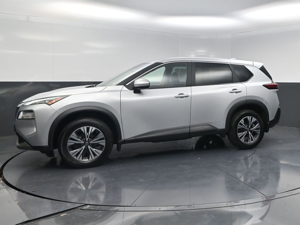 Used 2023 Nissan Rogue SV image 3