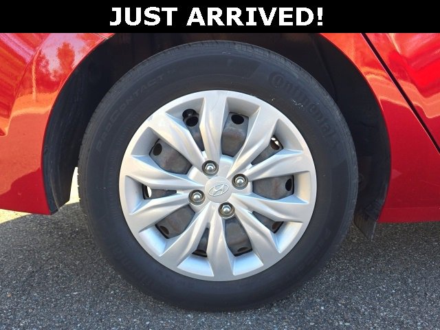 Certified 2022 Hyundai Accent SE image 5