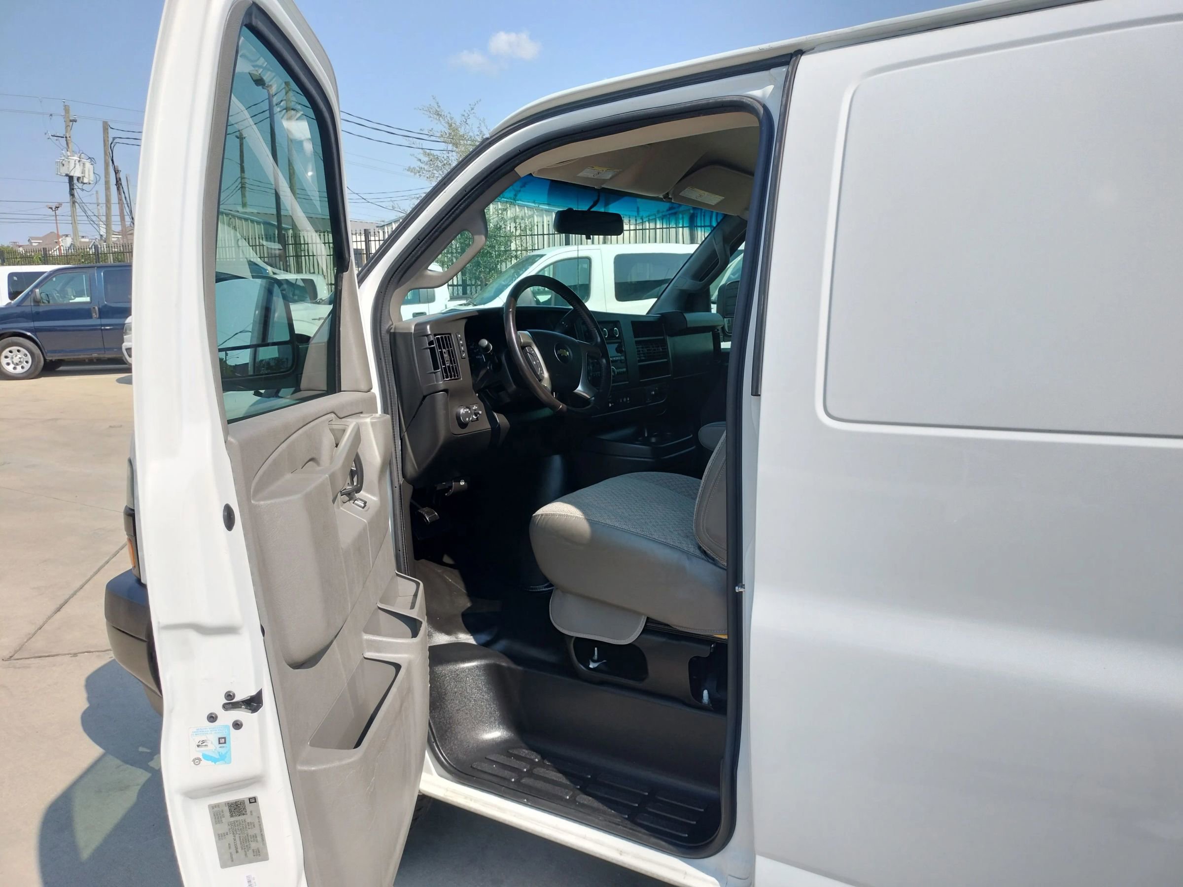 Used 2019 Chevrolet Express 3500 Extended w/ Driver Convenience Package RWD image 29