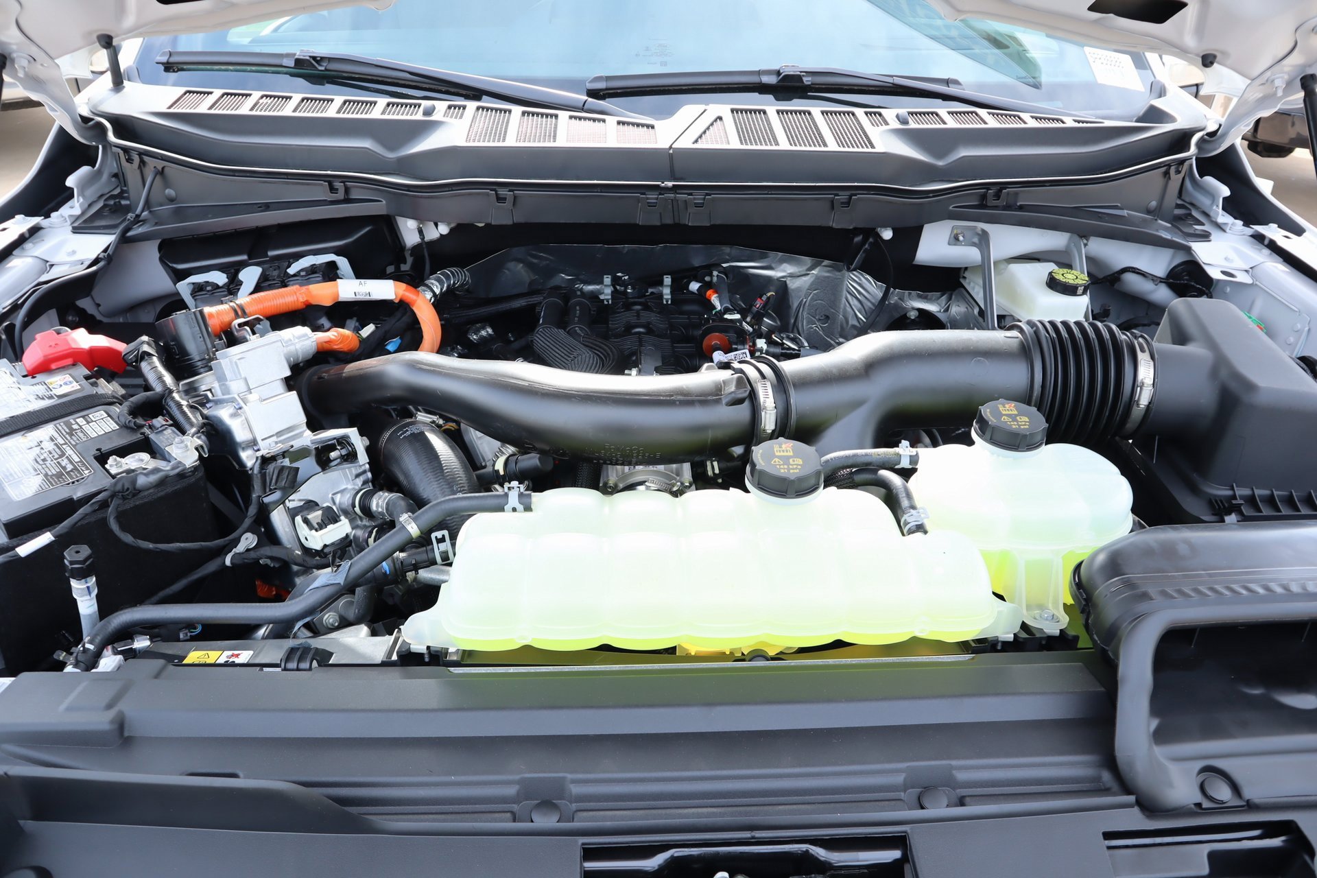 New 2025 Ford F150 Lariat w/ Equipment Group 502A High image 22