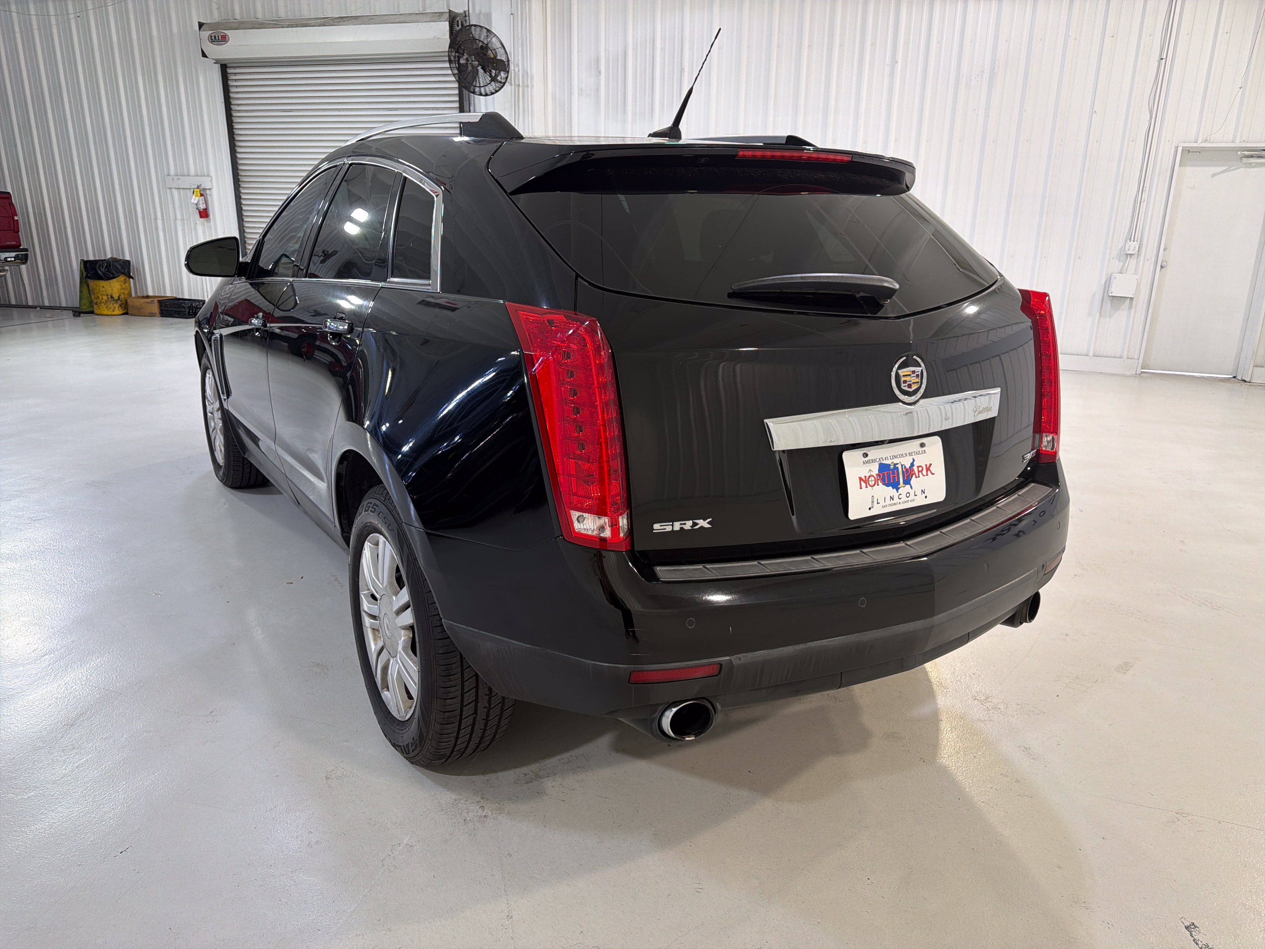 Used 2014 Cadillac SRX Luxury w/ Driver Awareness Package FWD image 3