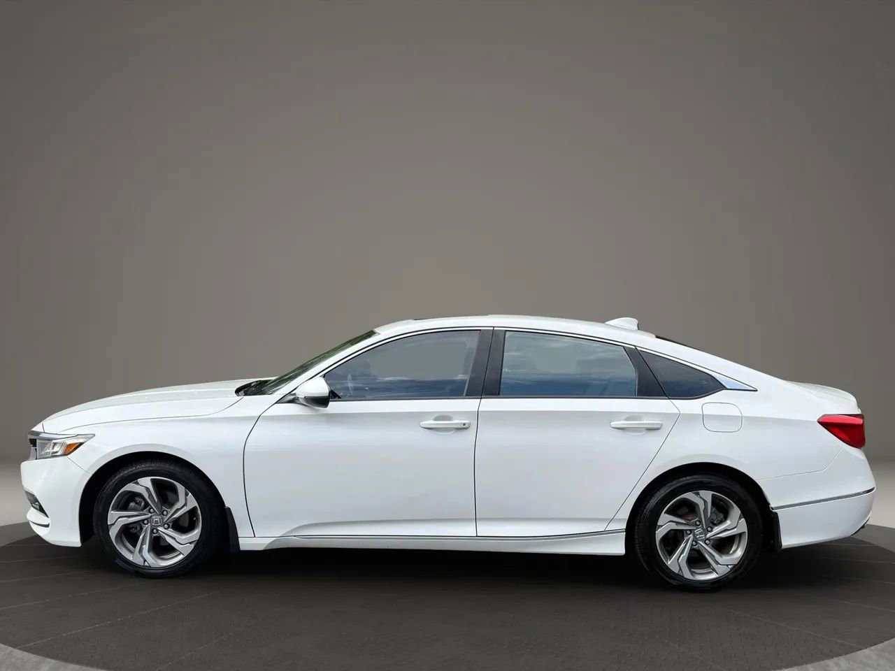 Used 2018 Honda Accord EX-L image 8