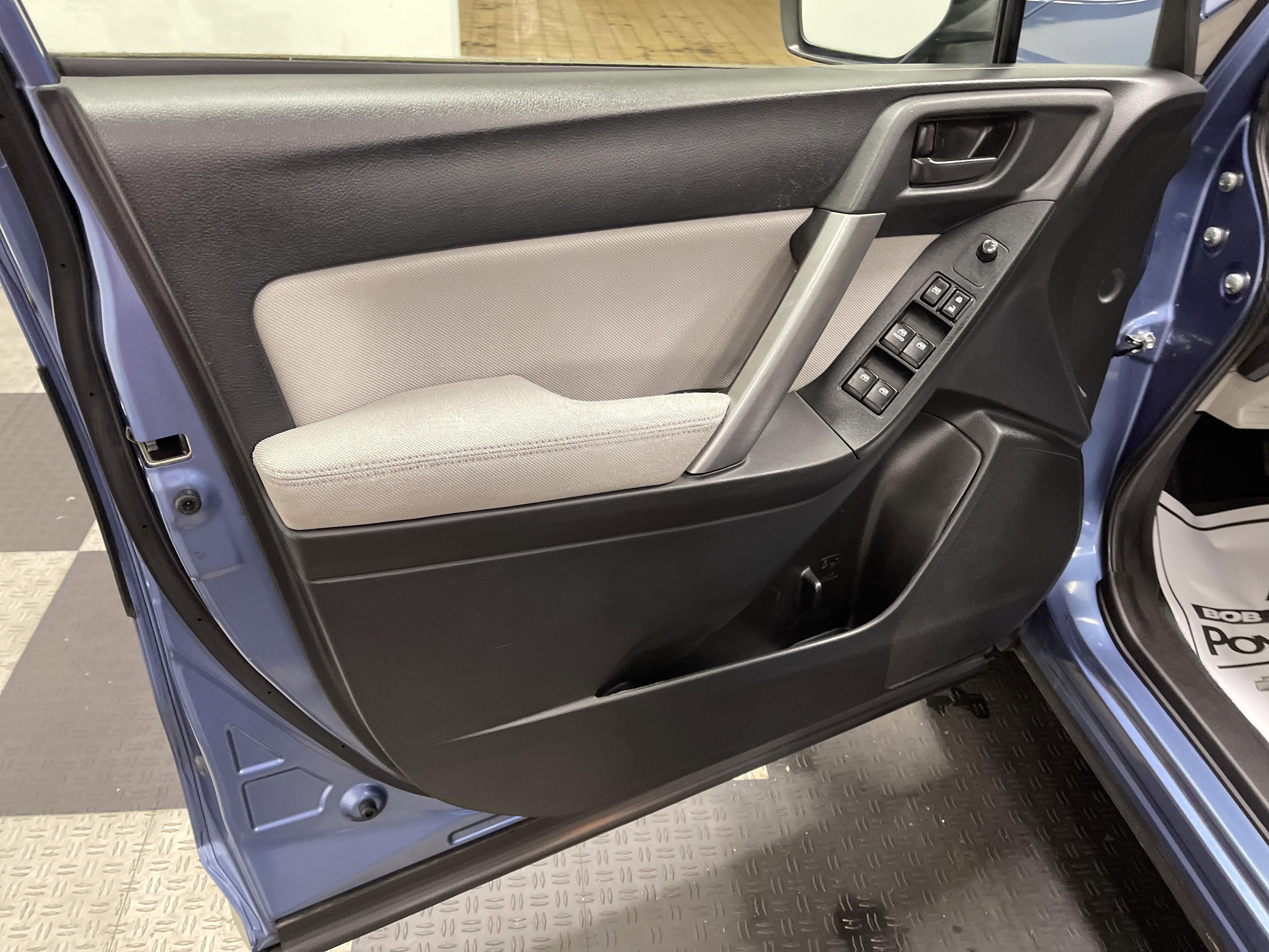 Used 2015 Subaru Forester 2.5i Premium w/ All-Weather Package image 10