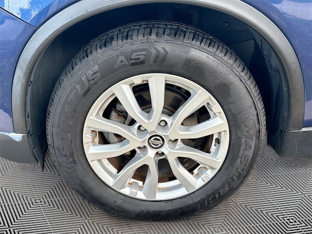Used 2018 Nissan Rogue SV image 31