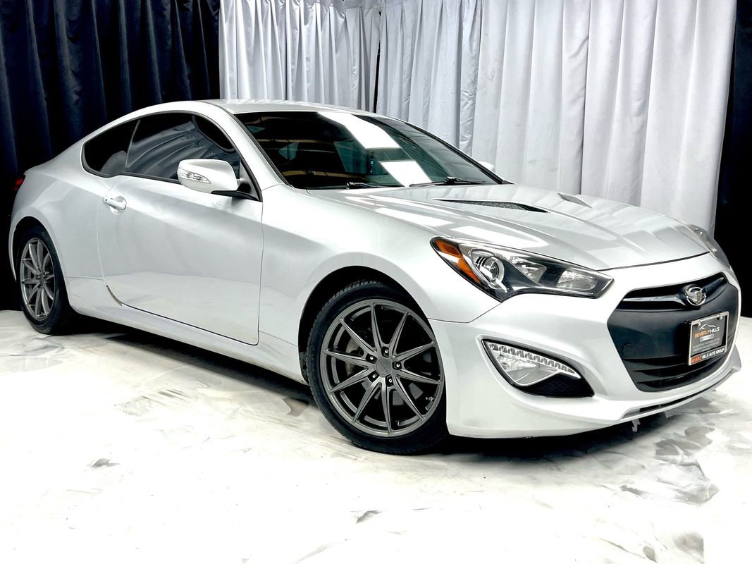 Used 2015 Hyundai Genesis 3.8 image 3
