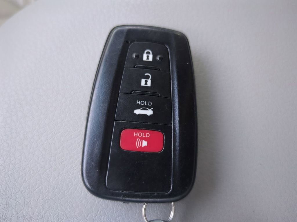 Used 2019 Toyota Camry SE w/ Convenience Package FWD image 35