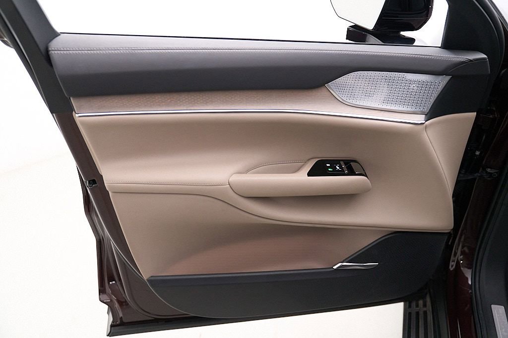 Certified 2025 Volvo EX90 Ultra AWD/4WD image 11