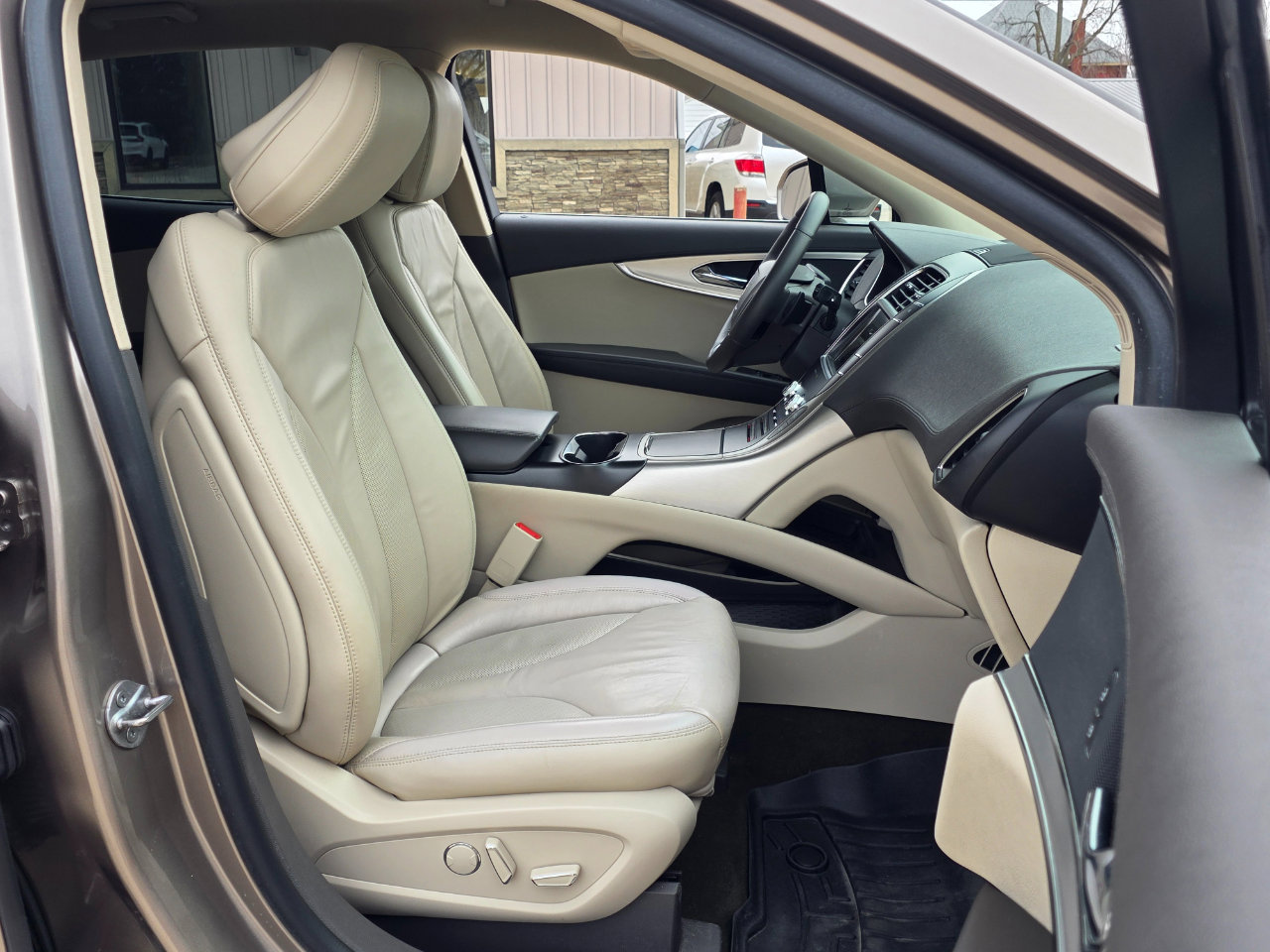 Used 2020 Lincoln Nautilus FWD w/ Equipment Group 101A image 24