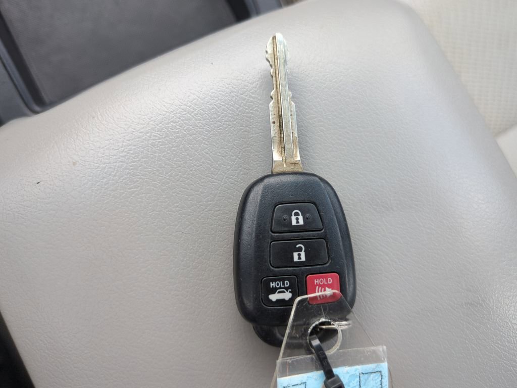 Used 2015 Toyota Camry LE FWD image 35