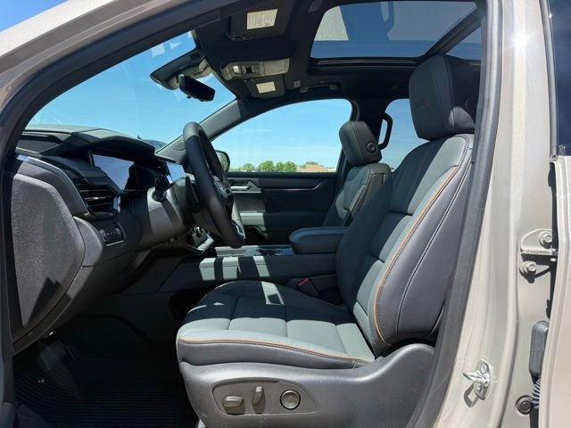 New 2026 GMC Acadia AT4 w/ Luxury Package AWD/4WD image 14