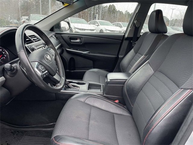 Used 2017 Toyota Camry SE image 3