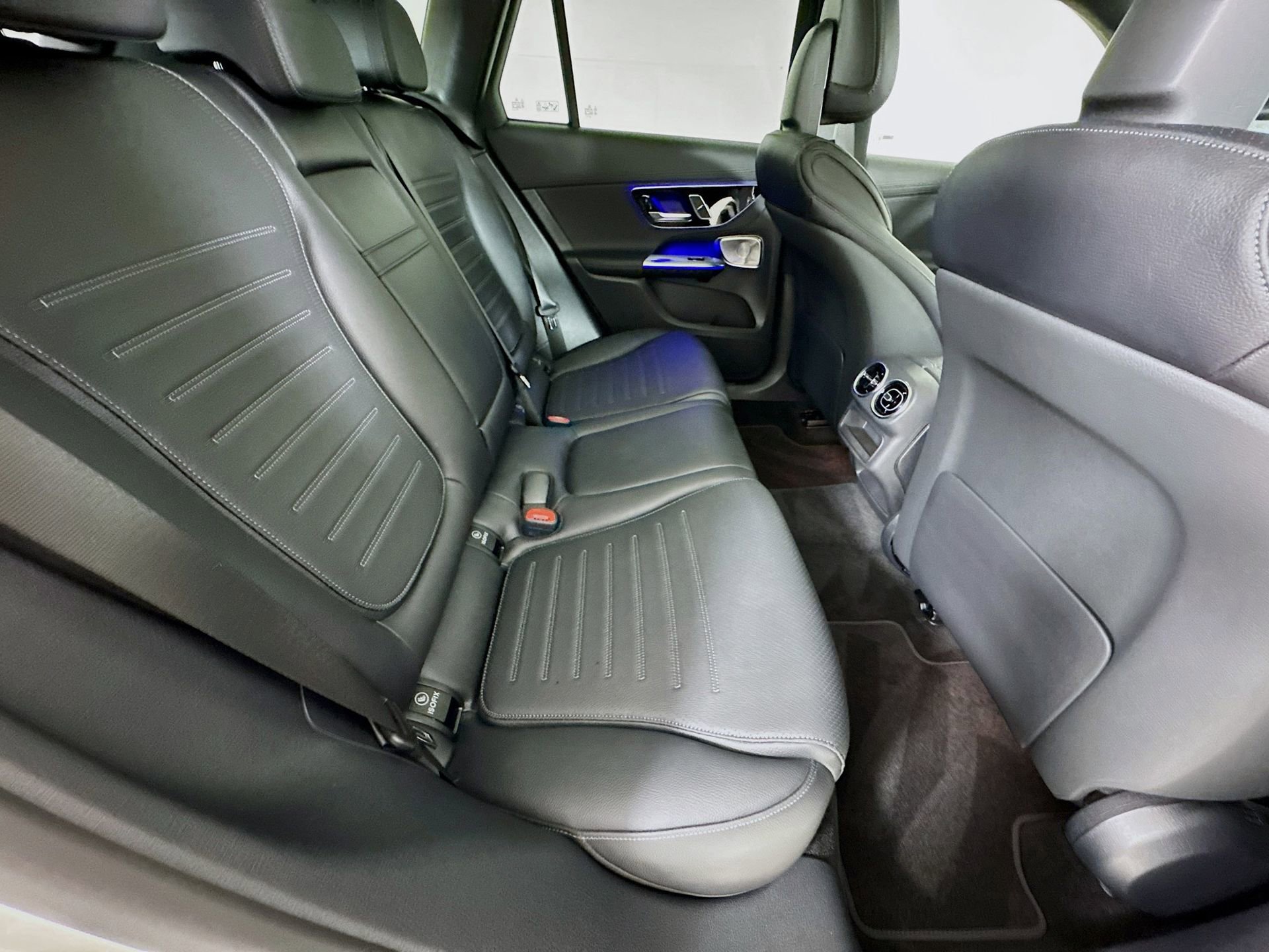 Used 2025 Mercedes-Benz GLC 300 image 30
