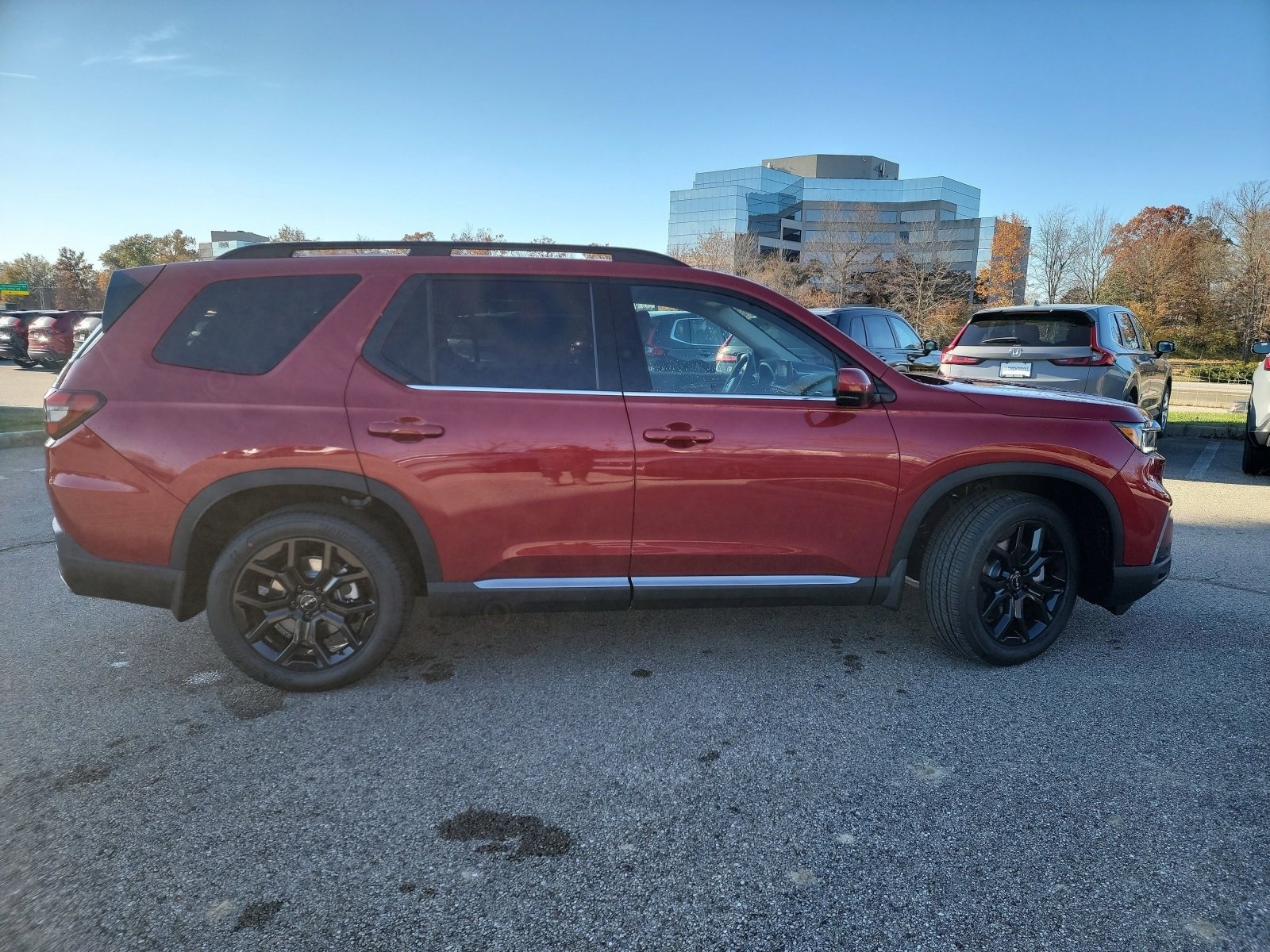Used 2025 Honda Pilot Touring image 9