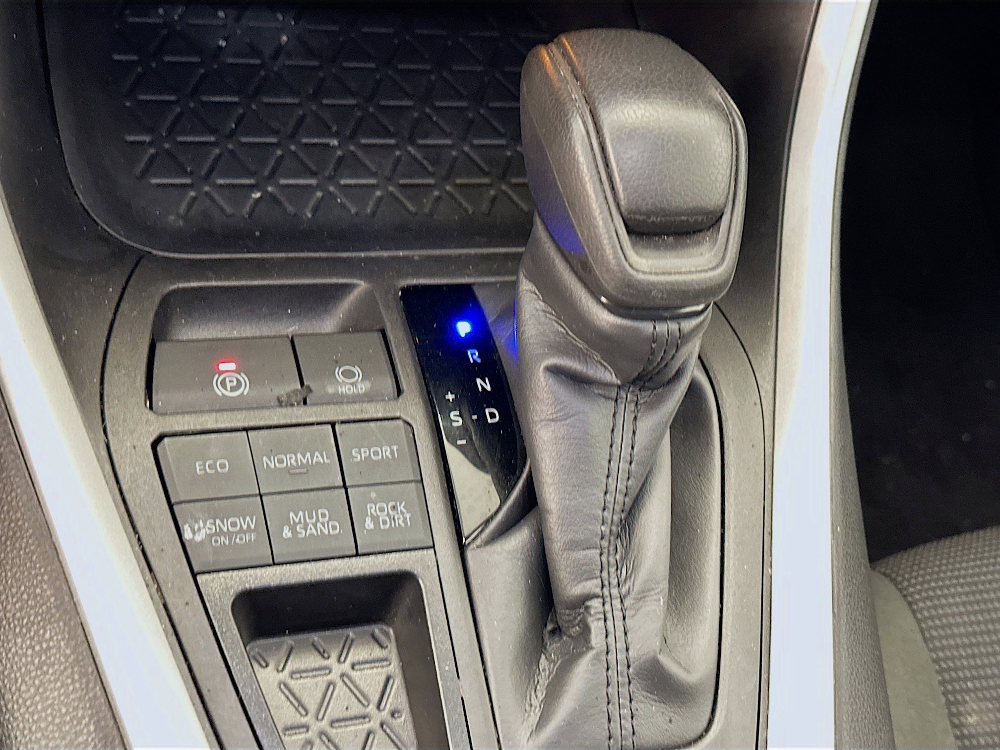 Used 2024 Toyota RAV4 LE image 25