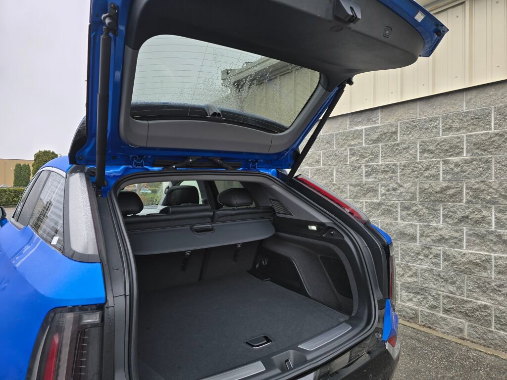 New 2026 Cadillac Optiq Luxury 2 image 7