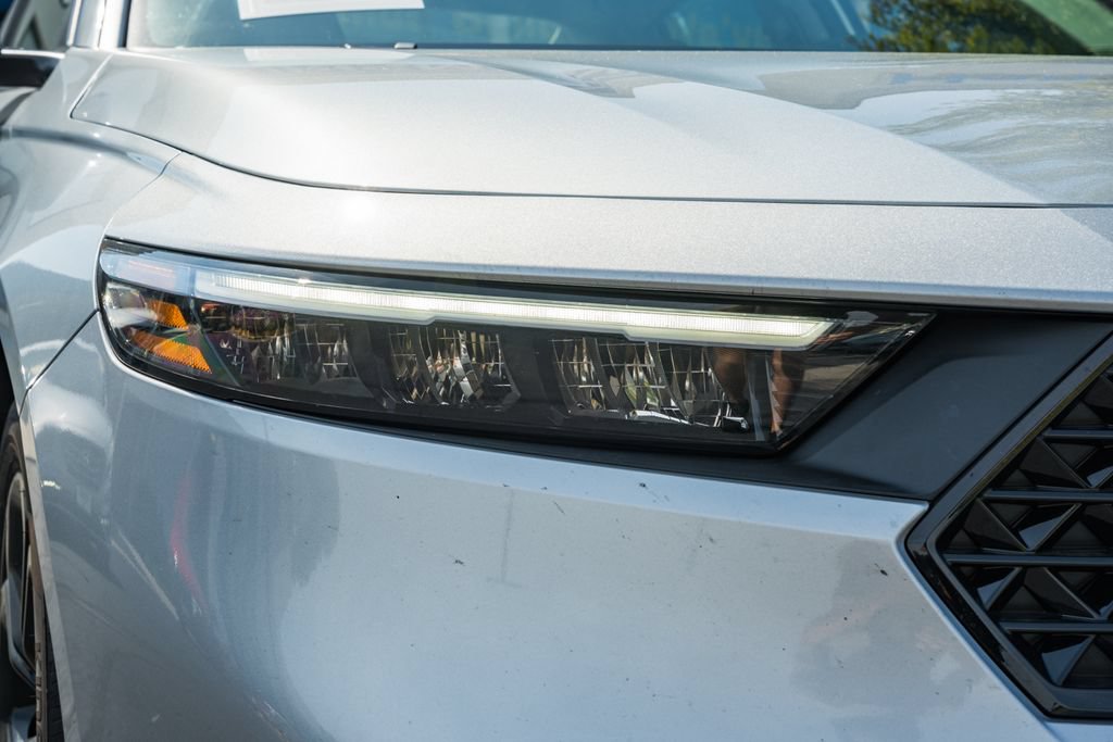 Certified 2025 Honda Accord SE image 9