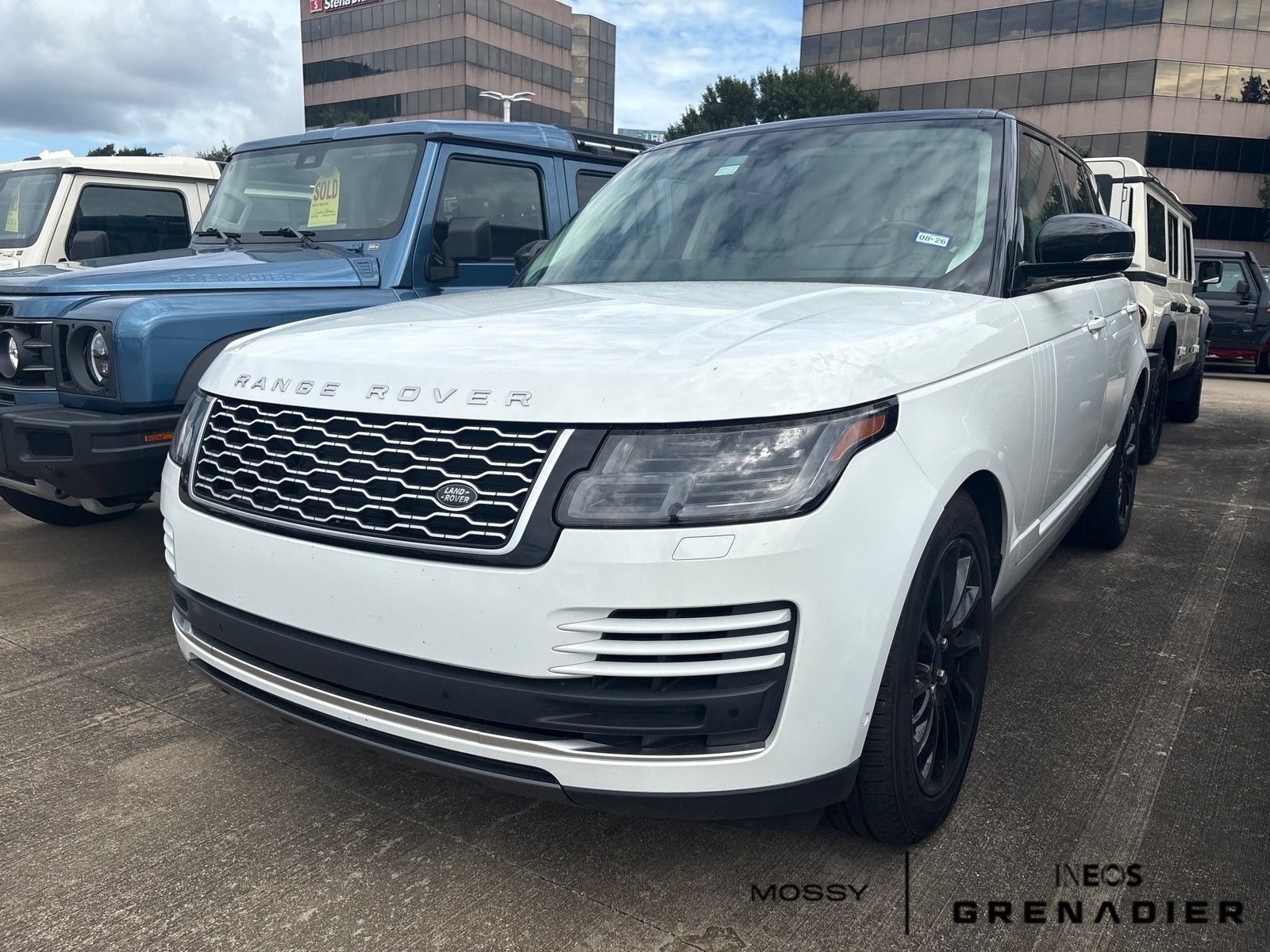 Used 2020 Land Rover Range Rover HSE AWD/4WD image 2