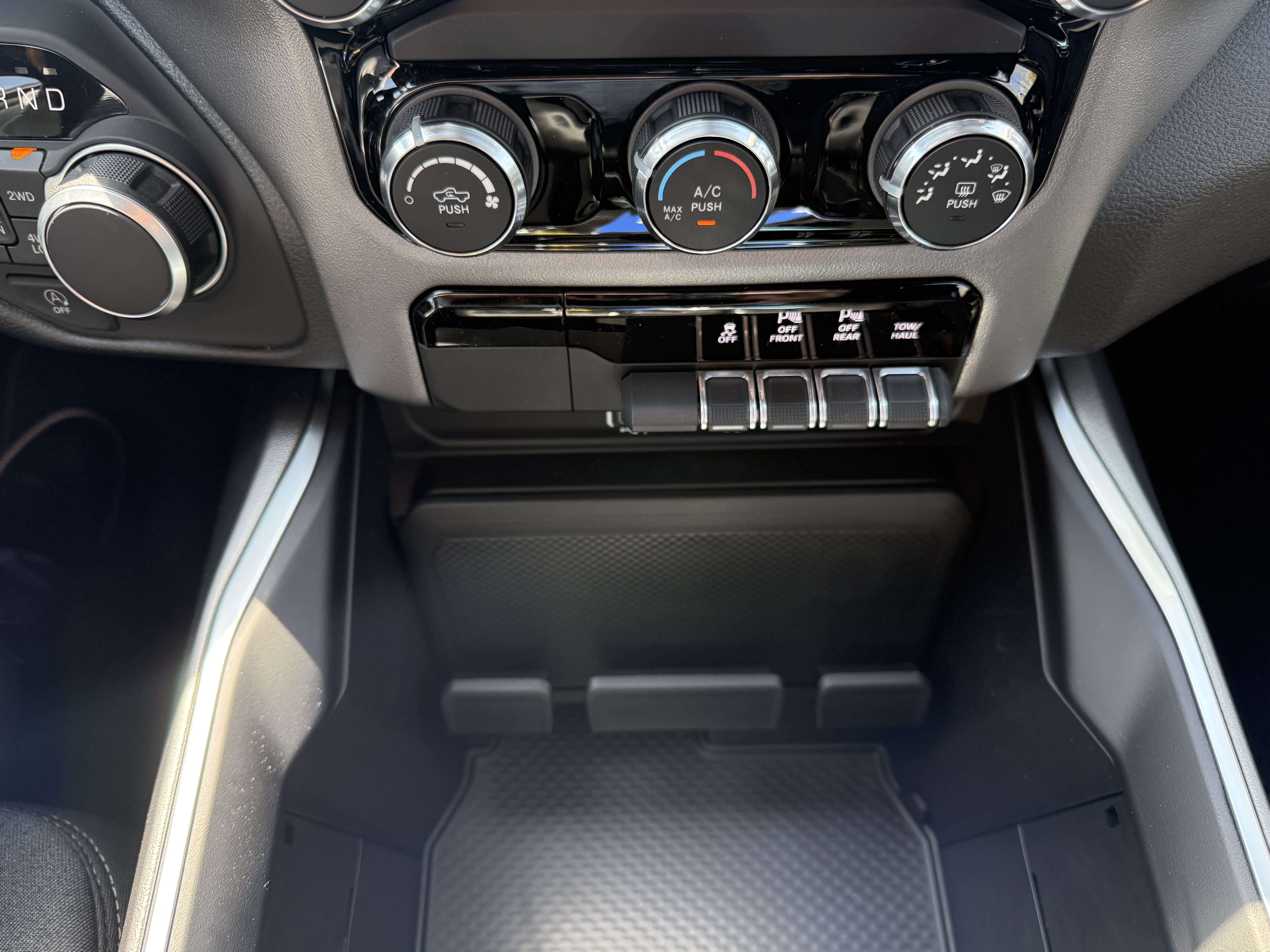 New 2026 RAM 1500 Express AWD/4WD image 13