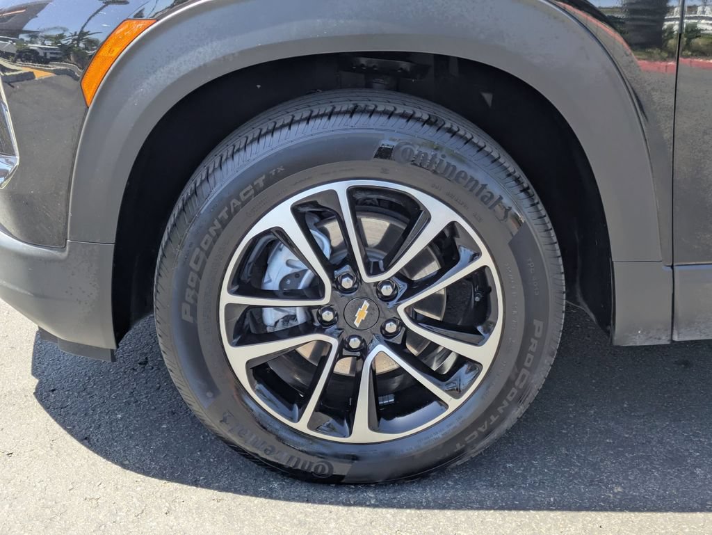 Used 2025 Chevrolet TrailBlazer LT AWD/4WD image 13