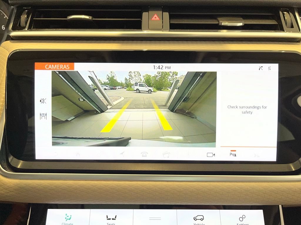 Certified 2020 Land Rover Range Rover Velar R-Dynamic S AWD/4WD image 40
