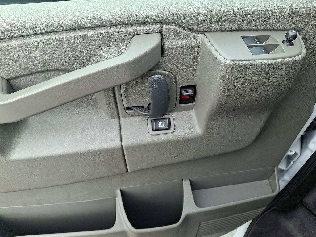 Used 2024 GMC Savana 2500 w/ Driver Convenience Package image 13