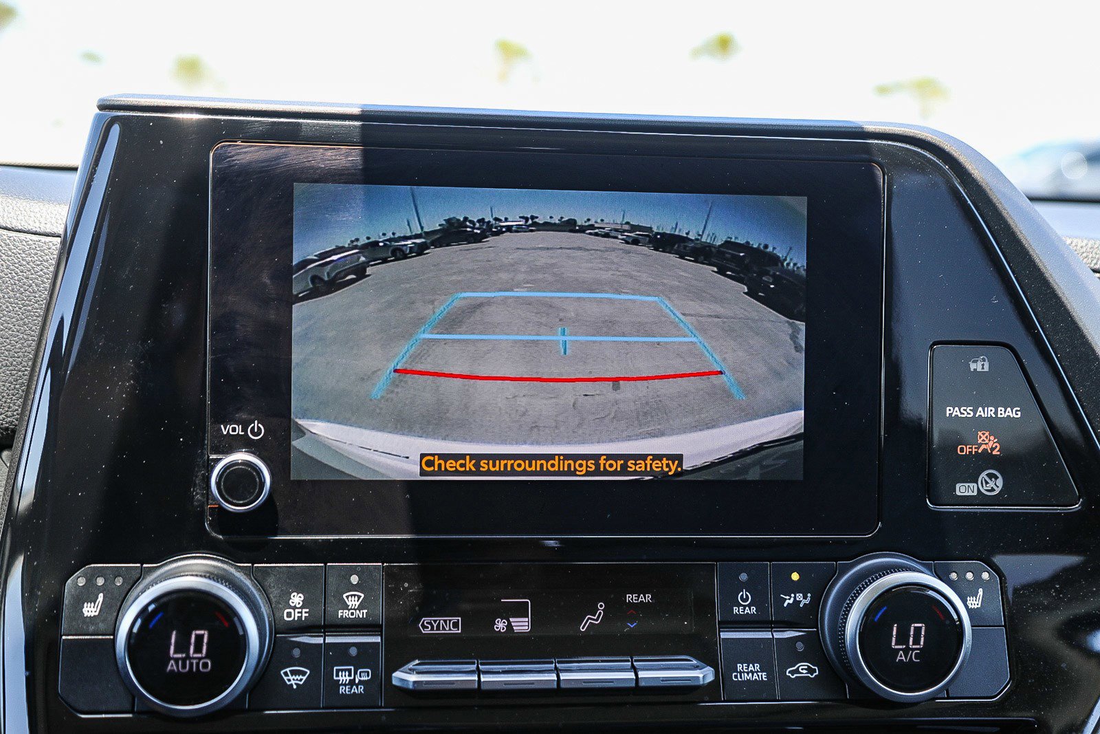 Used 2023 Toyota Highlander XLE FWD image 23