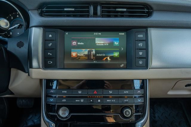 Used 2016 Jaguar XF Premium image 26