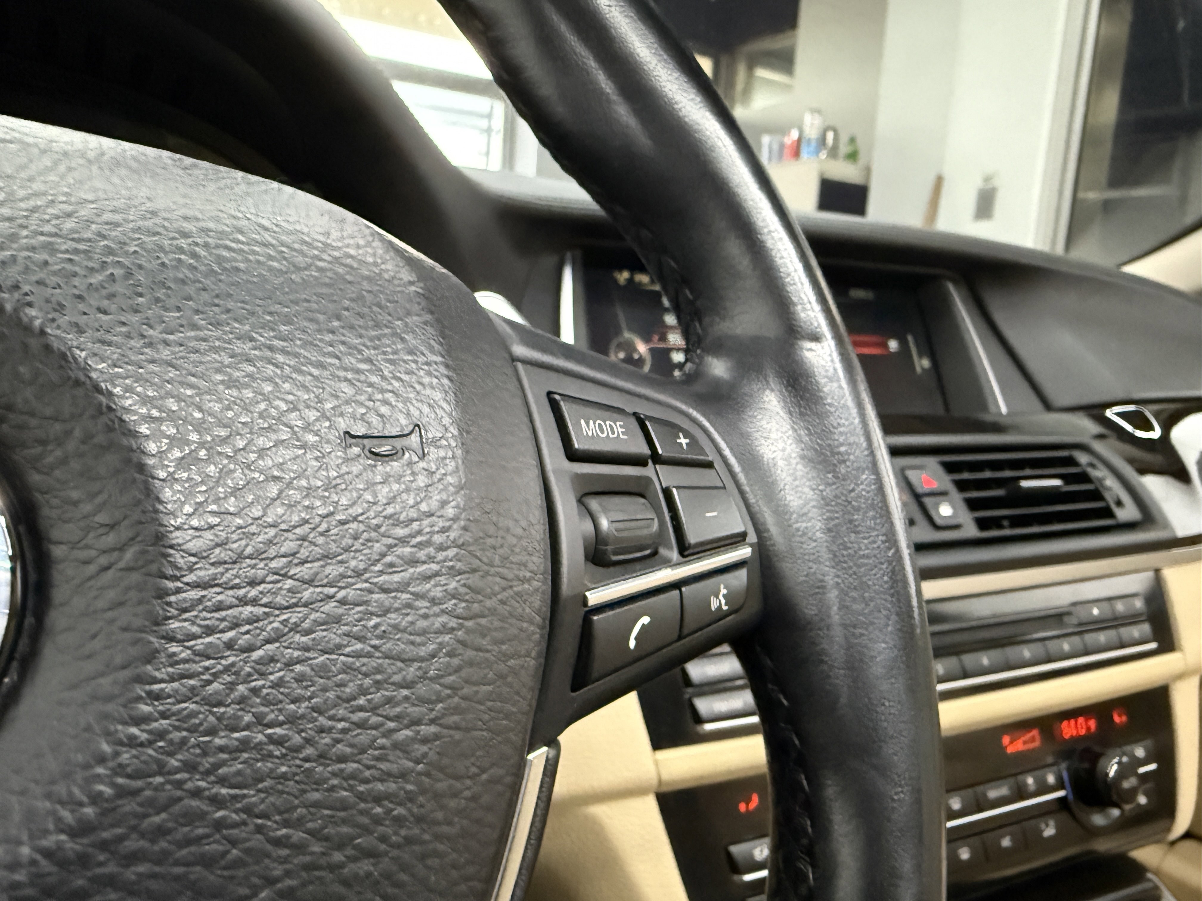 Used 2015 BMW 550i xDrive Sedan image 17