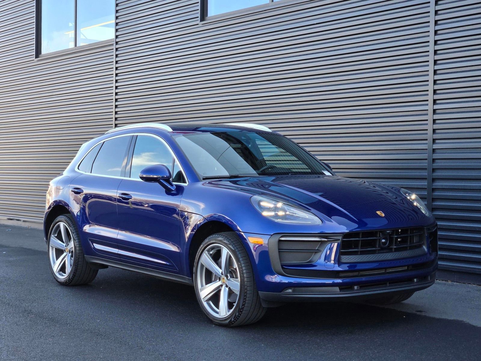 Used 2025 Porsche Macan AWD/4WD image 9