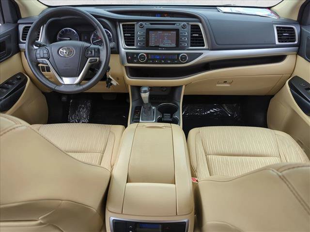 Used 2014 Toyota Highlander Plus FWD image 17