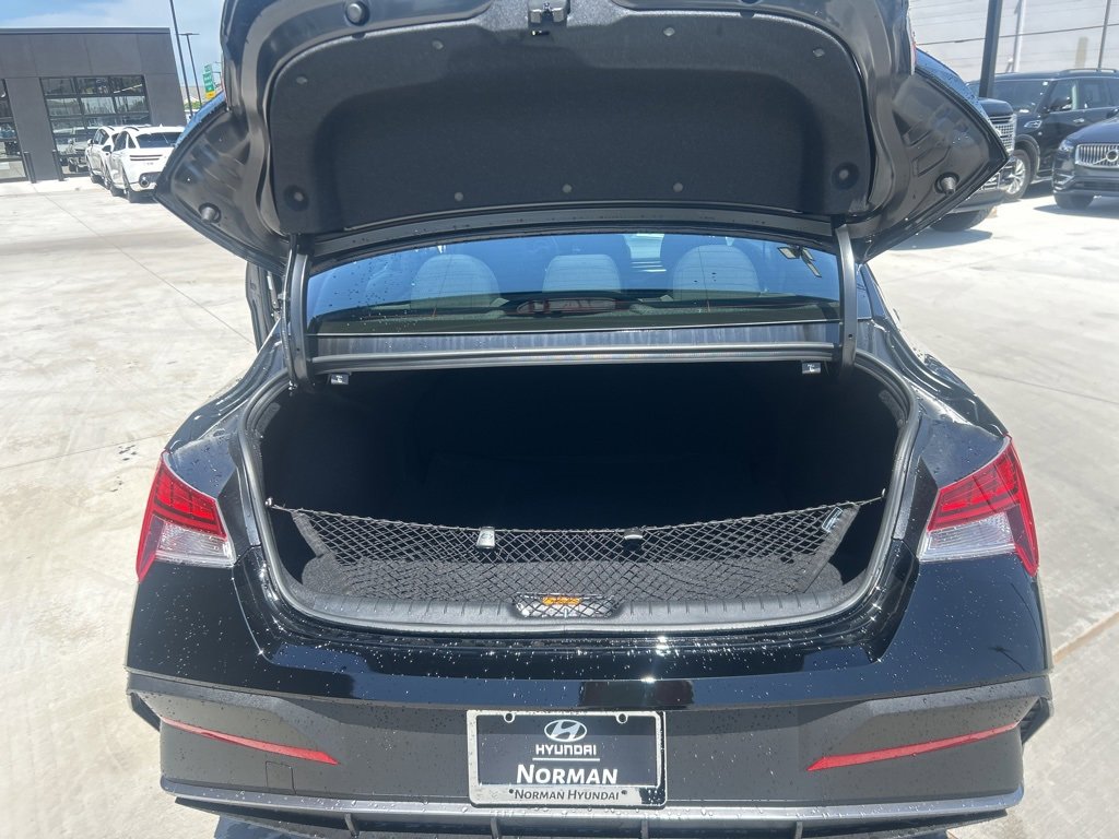 New 2025 Hyundai Elantra SEL image 23