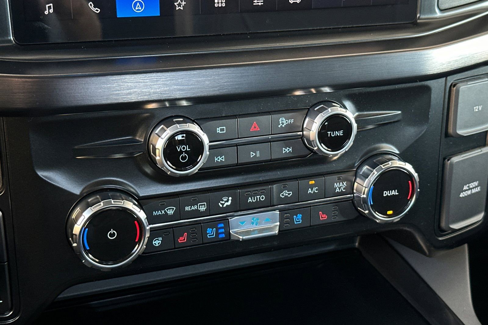 New 2026 Ford F250 Lariat w/ Black Appearance Package image 19