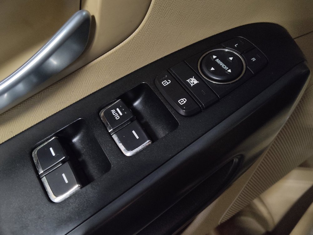 Used 2020 Kia Sedona LX FWD image 27