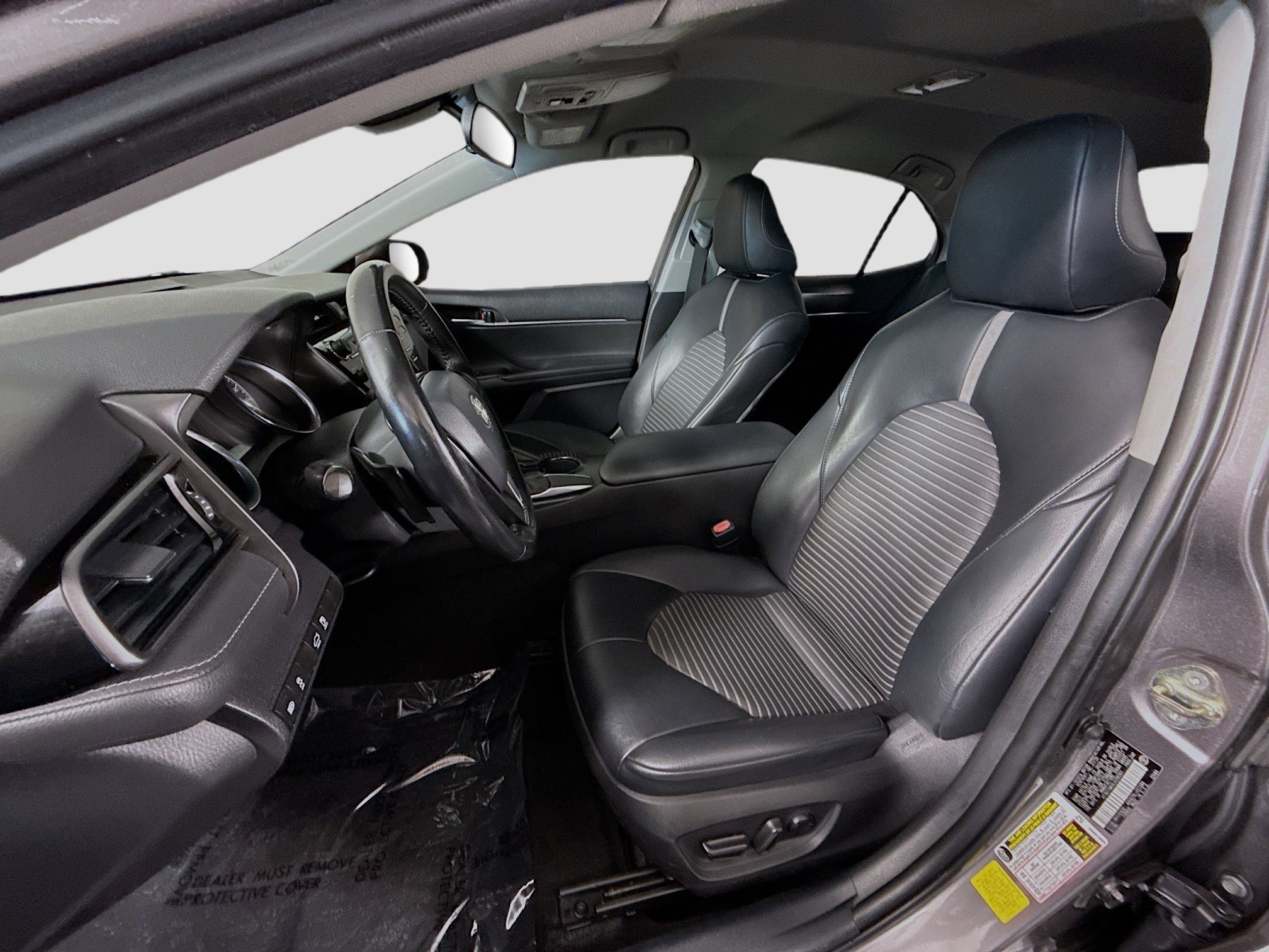 Used 2020 Toyota Camry SE FWD image 21