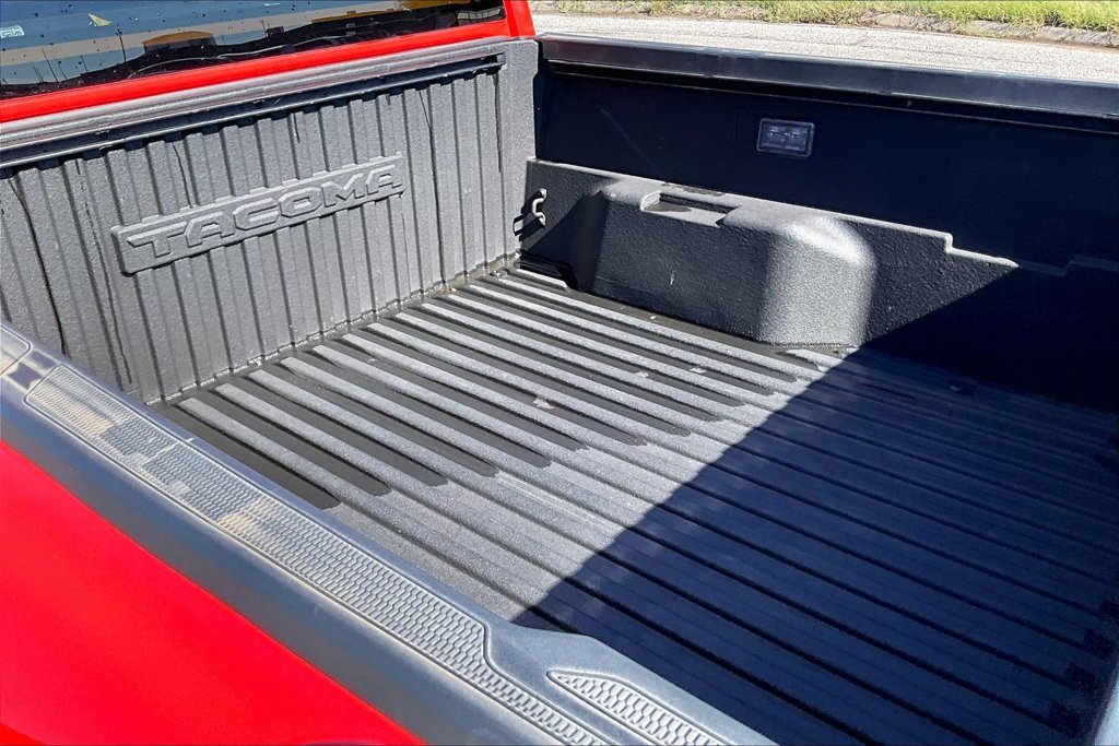 Used 2024 Toyota Tacoma TRD Sport AWD/4WD image 34