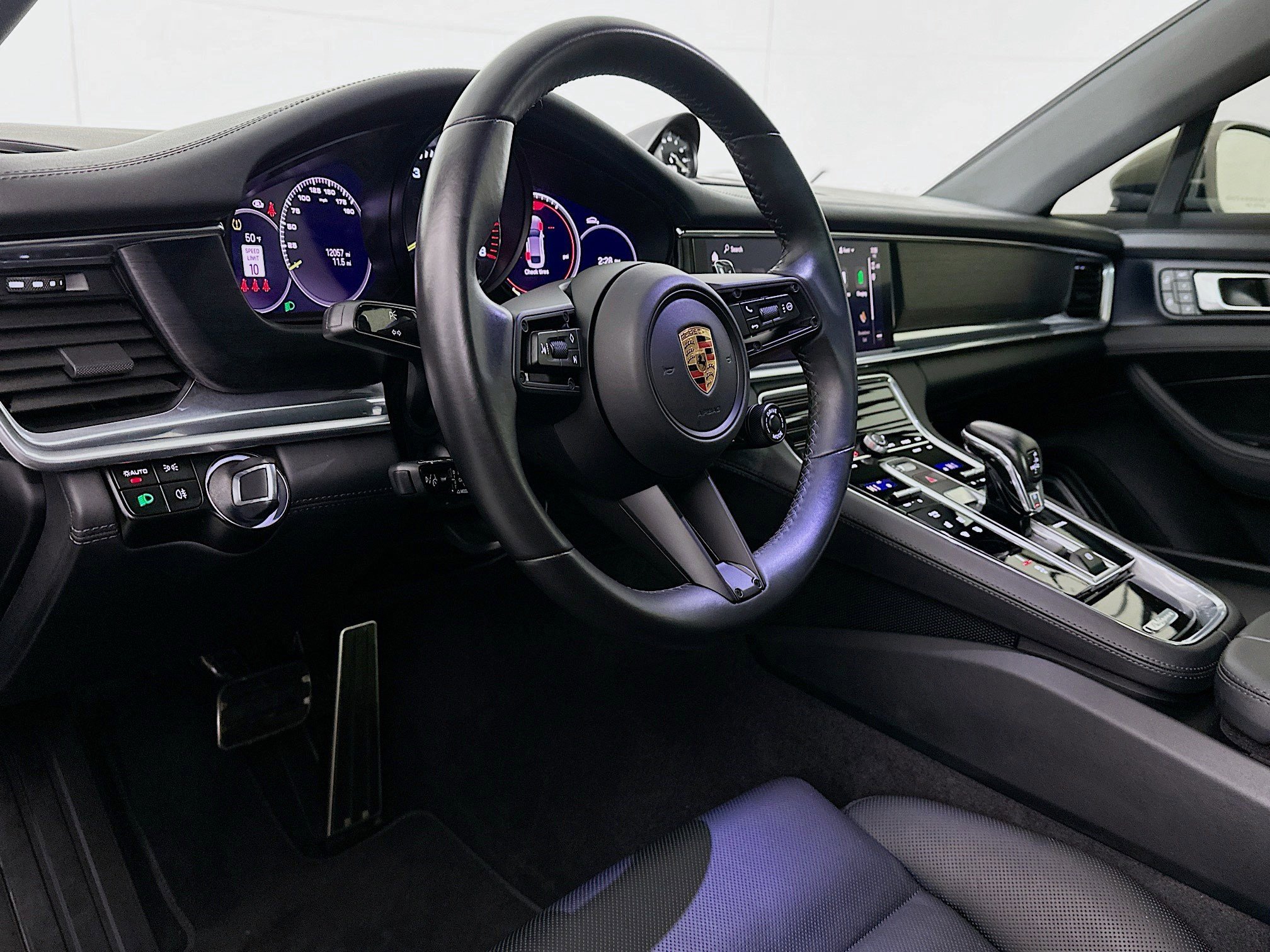 Used 2023 Porsche Panamera 4 Platinum Edition image 7