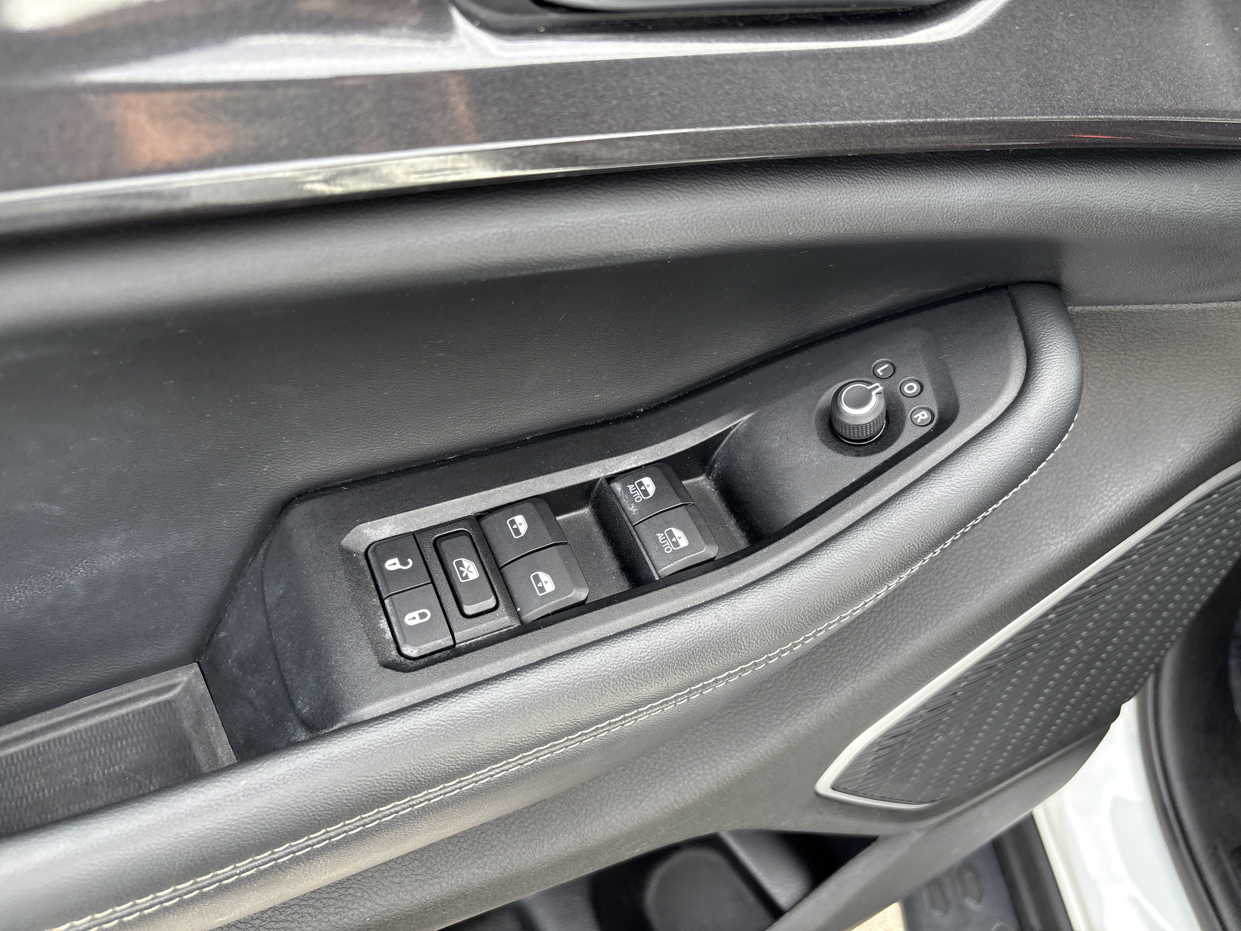 Used 2021 Jeep Grand Cherokee L Laredo w/ Luxury Tech Group I RWD image 16