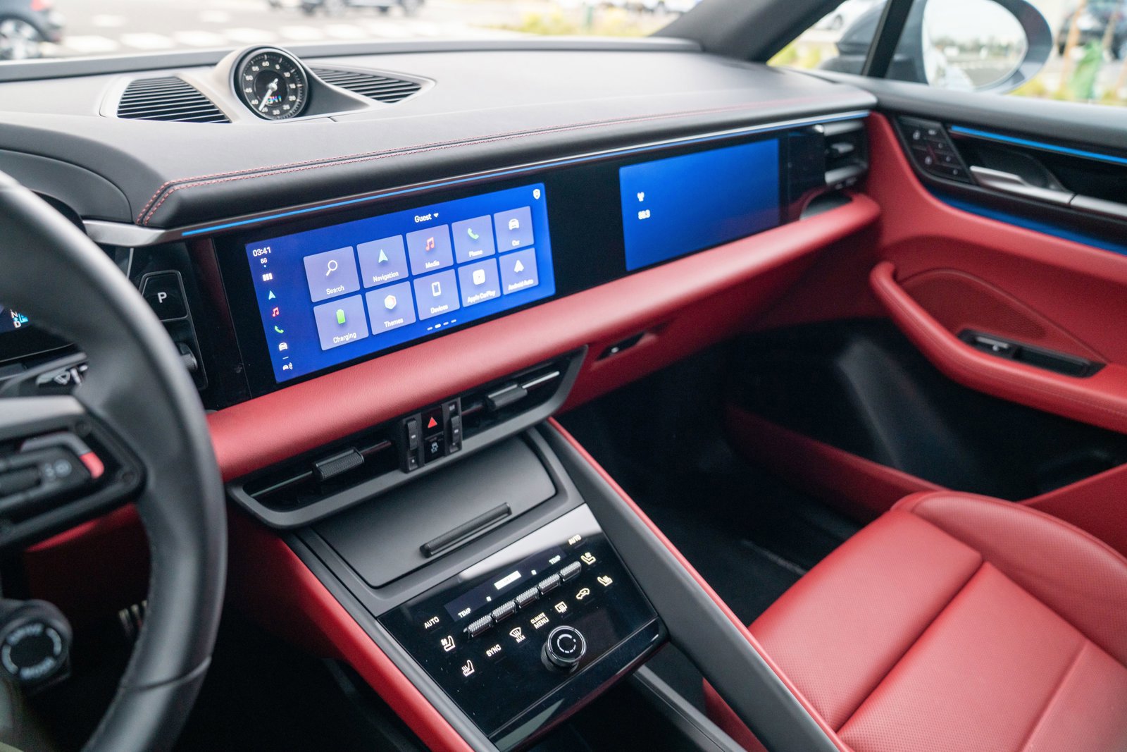 Certified 2025 Porsche Macan Electric image 16