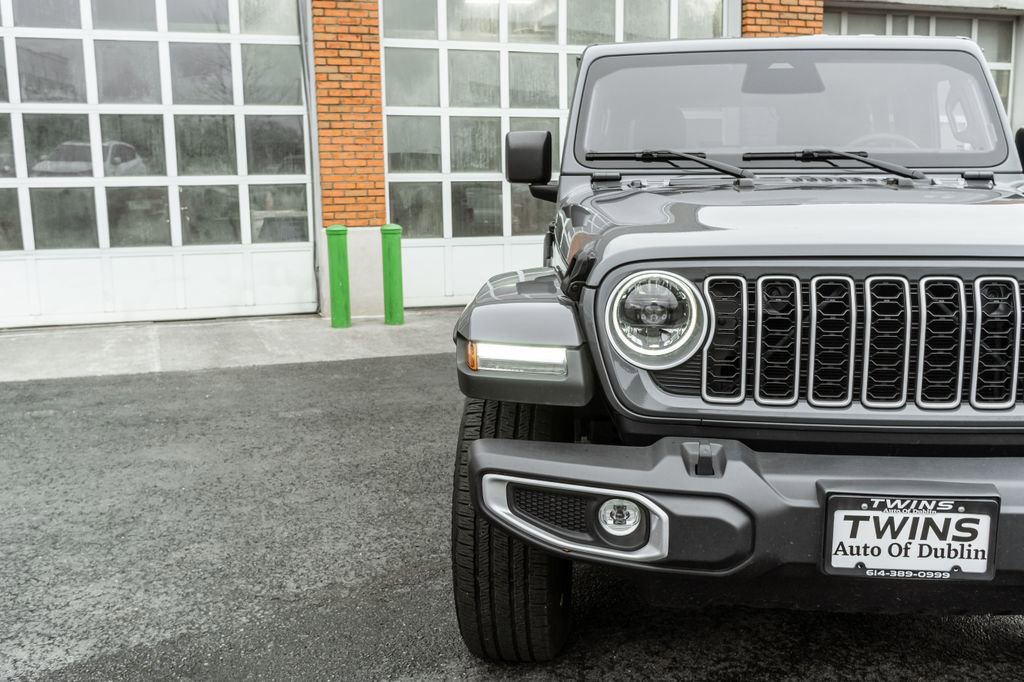 Used 2025 Jeep Wrangler Unlimited Sahara image 41