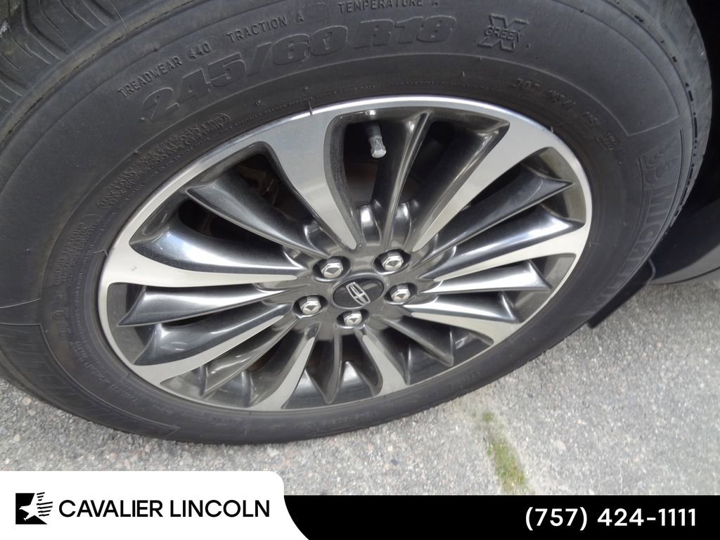 Used 2022 Lincoln Nautilus FWD w/ Premium Package image 11