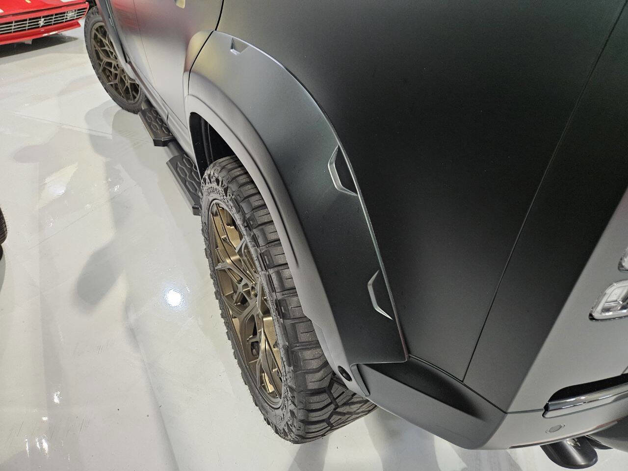 Used 2025 Land Rover Defender 110 V8 image 33