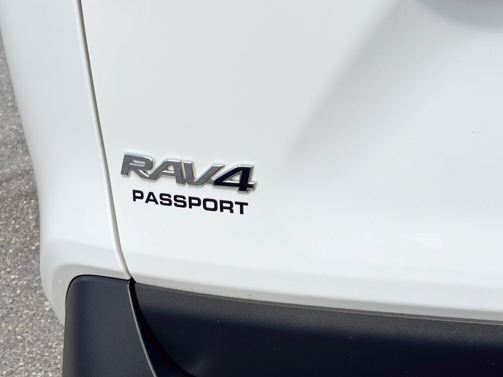 Used 2025 Toyota RAV4 XLE AWD/4WD image 13