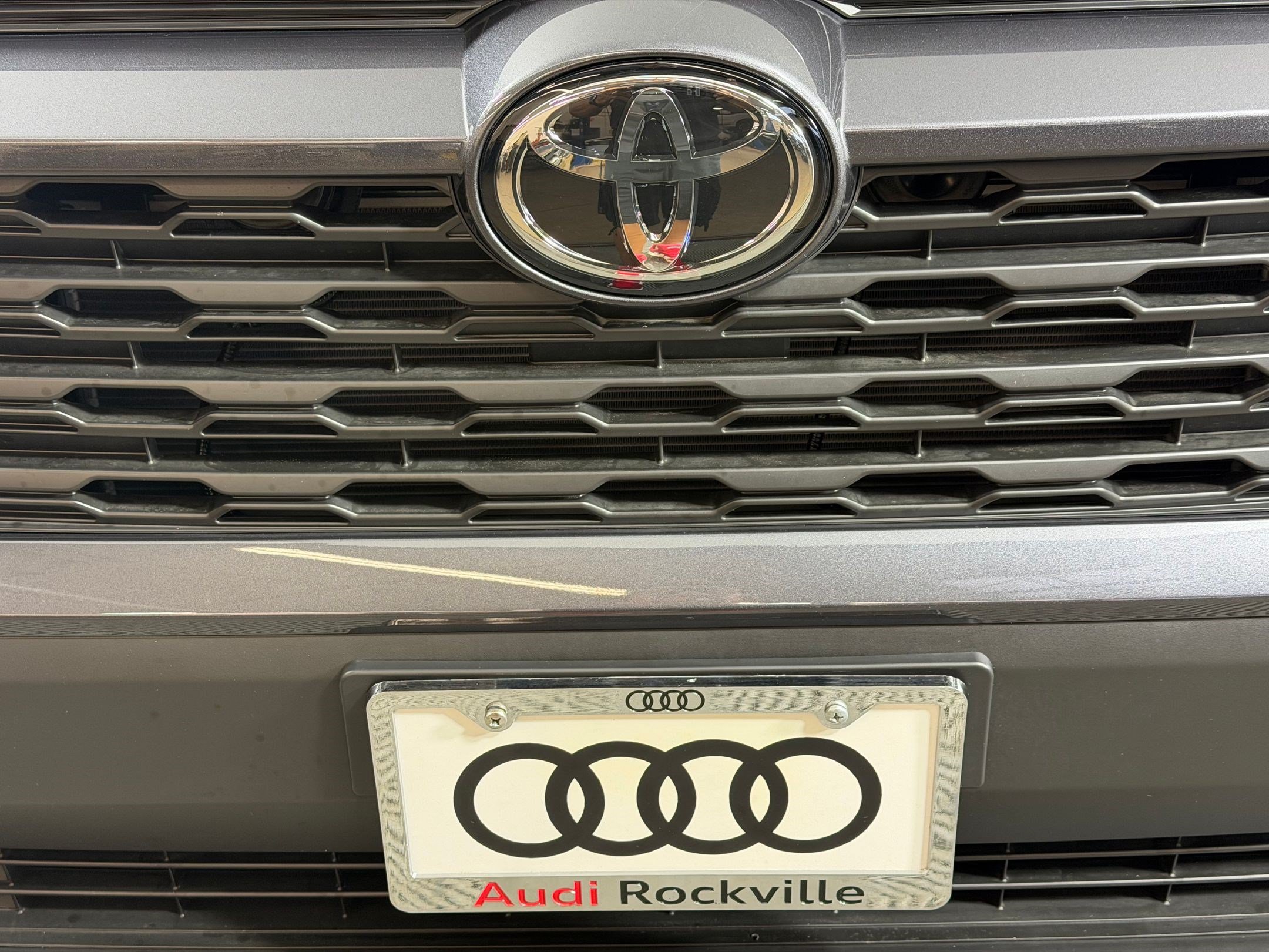 Used 2025 Toyota RAV4 XLE AWD/4WD image 25