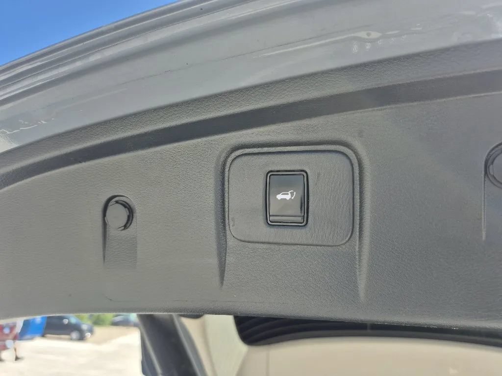 Used 2023 Nissan Murano SL w/ Cargo Package FWD image 23